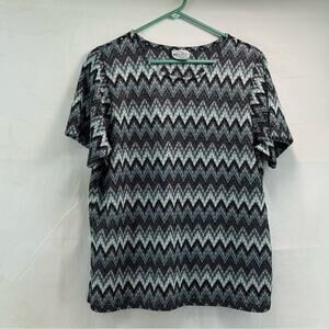 Chevron Patterned Black and White Bon Worth Women's LP Top